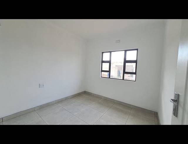3 BEDROOM HOUSE FOR SALE IN UMLAZI Z